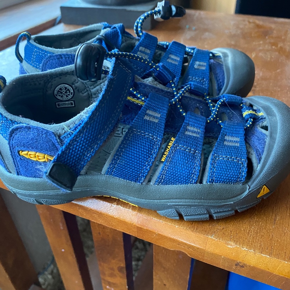 Boys Keen Sandals size 13